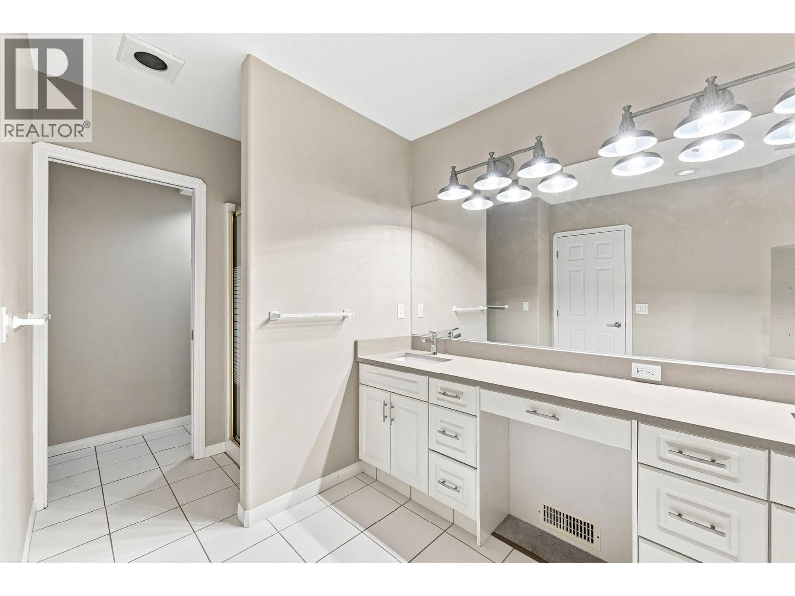 15 Hudsons Bay Trail Unit# 305, Kamloops, British Columbia  V2C 6S6 - Photo 29 - 10398754