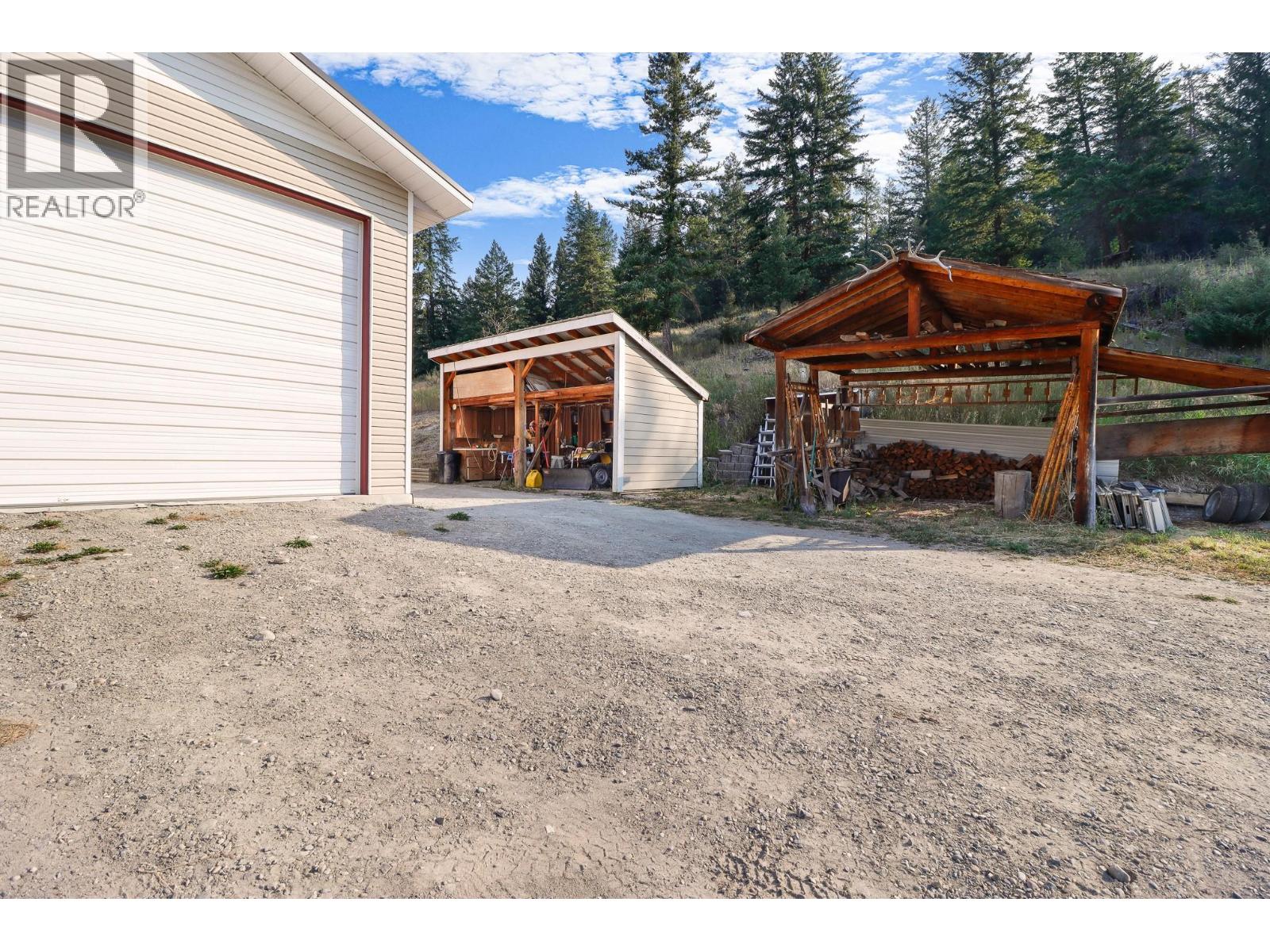 5562 Ha Ha Creek Road, Wardner, British Columbia  V0B 2J0 - Photo 10 - 10398635