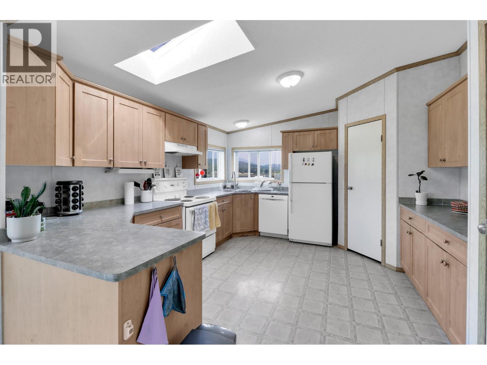 5562 Ha Ha Creek Road, Wardner, British Columbia  V0B 2J0 - Photo 20 - 10398635