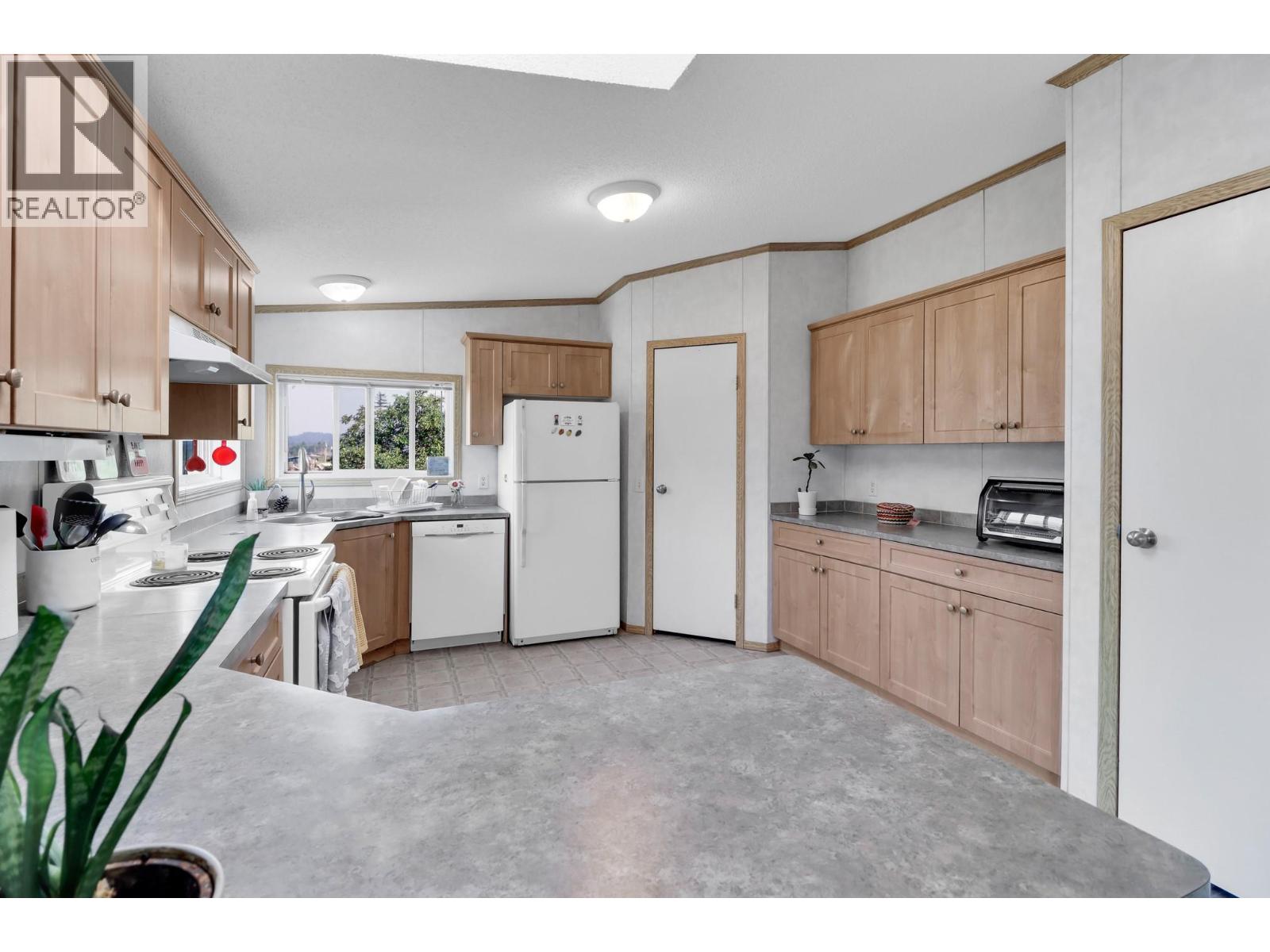 5562 Ha Ha Creek Road, Wardner, British Columbia  V0B 2J0 - Photo 21 - 10398635