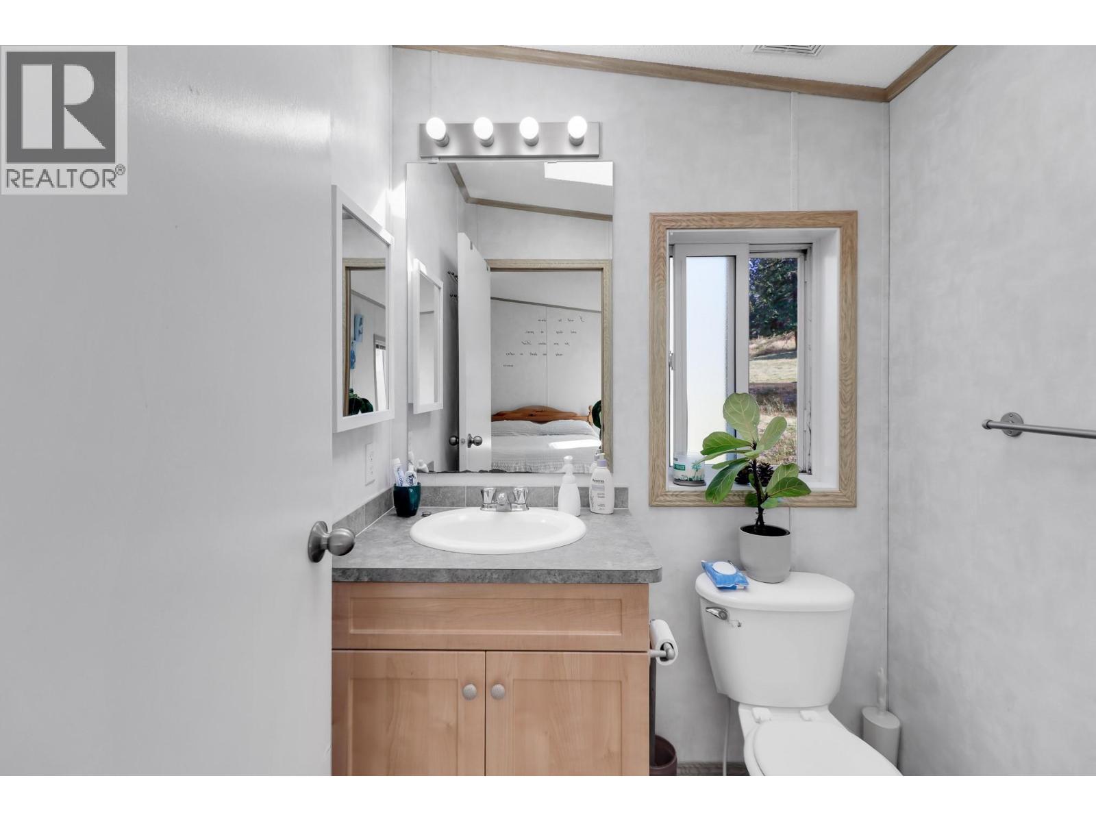 5562 Ha Ha Creek Road, Wardner, British Columbia  V0B 2J0 - Photo 25 - 10398635