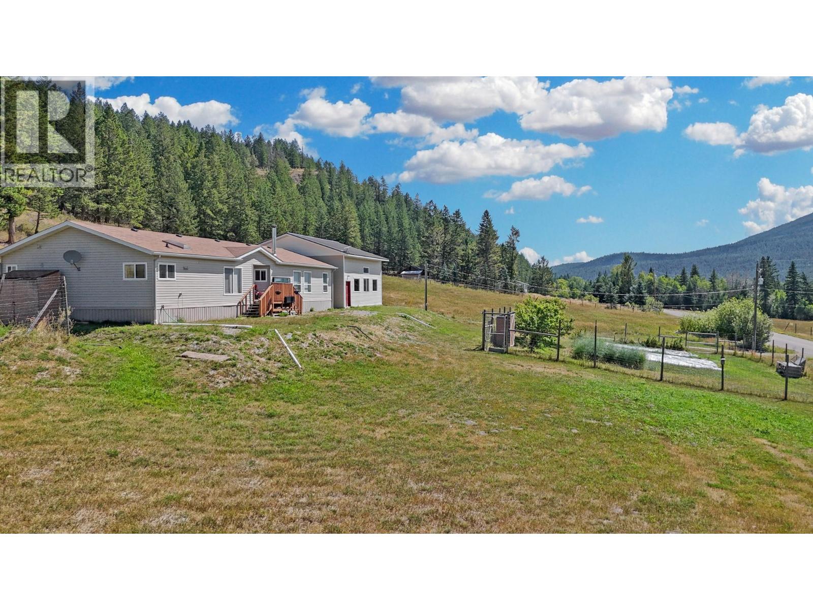 5562 Ha Ha Creek Road, Wardner, British Columbia  V0B 2J0 - Photo 7 - 10398635