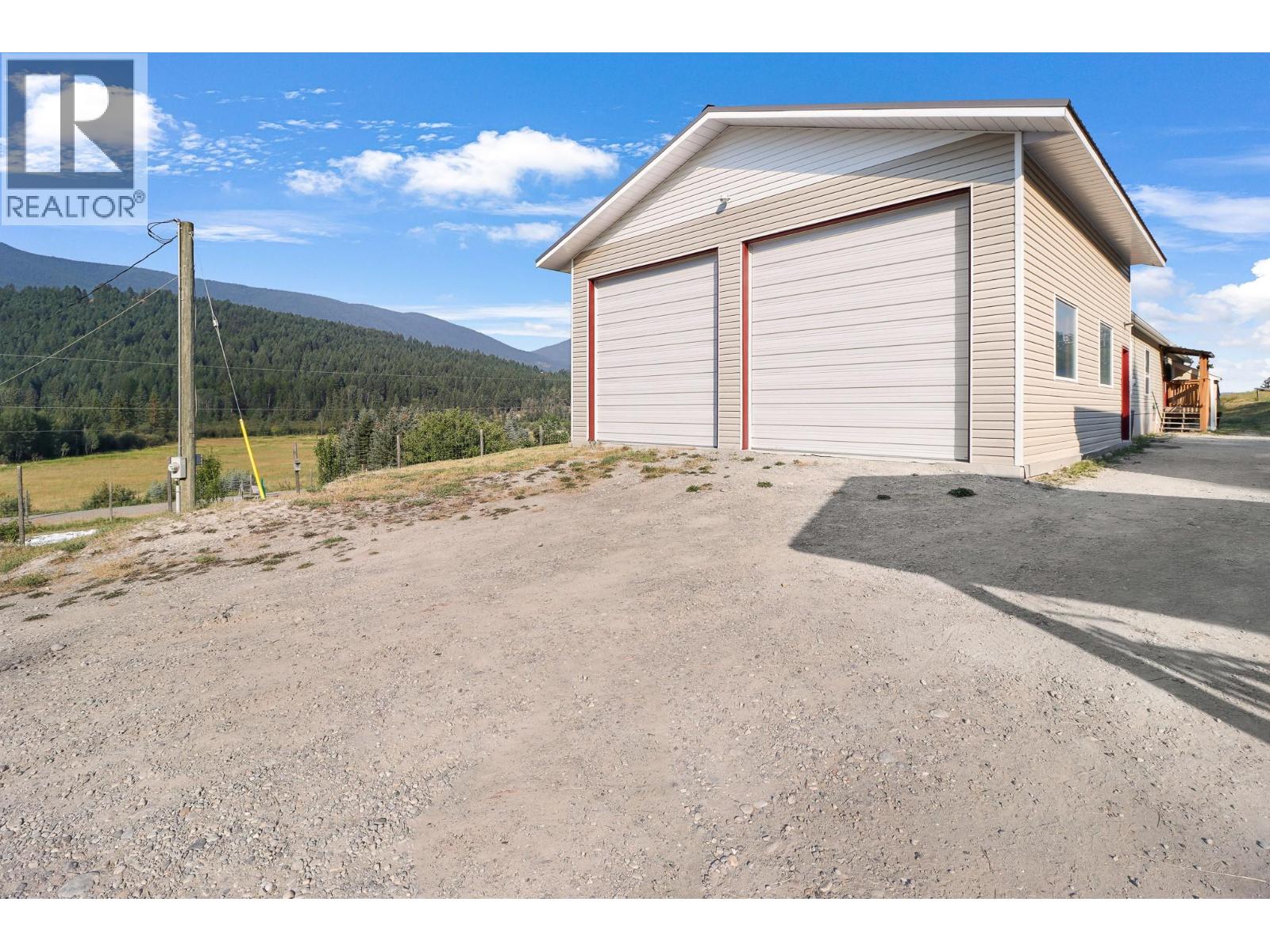 5562 Ha Ha Creek Road, Wardner, British Columbia  V0B 2J0 - Photo 9 - 10398635