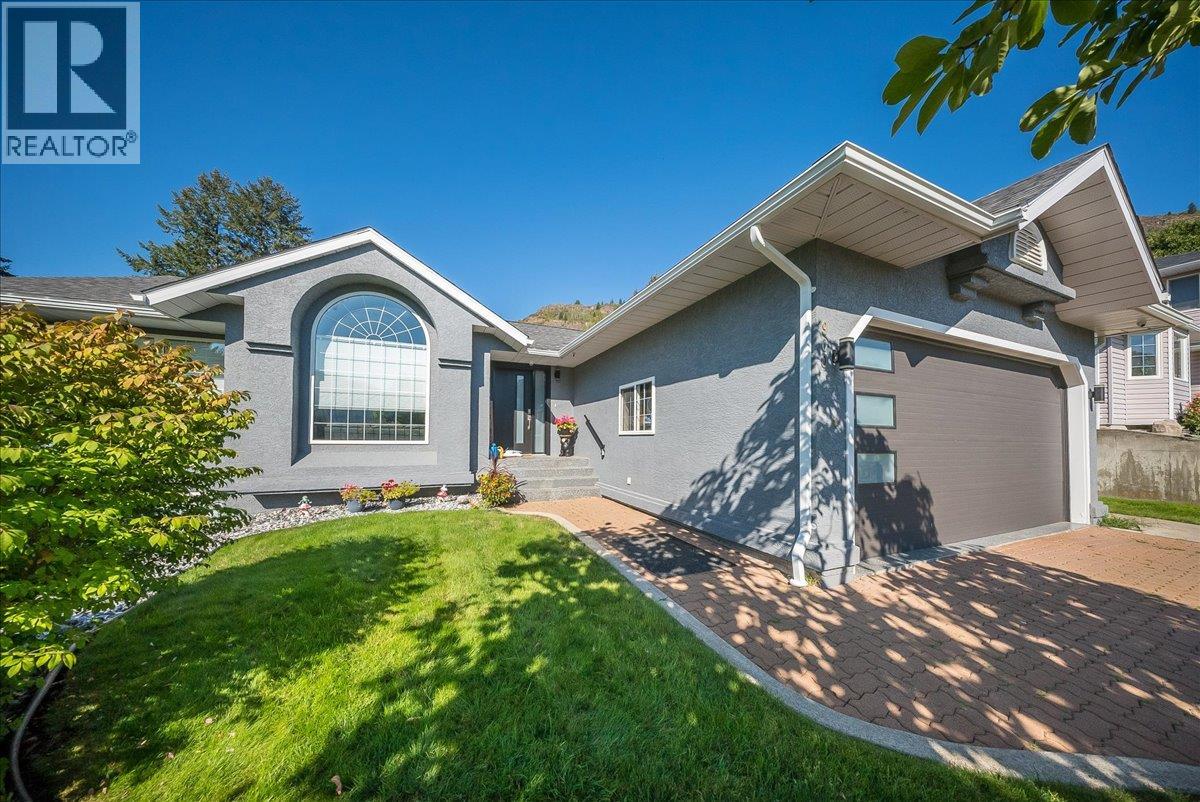 900 7th Street, Montrose, British Columbia  V0G 1P0 - Photo 1 - 10398896