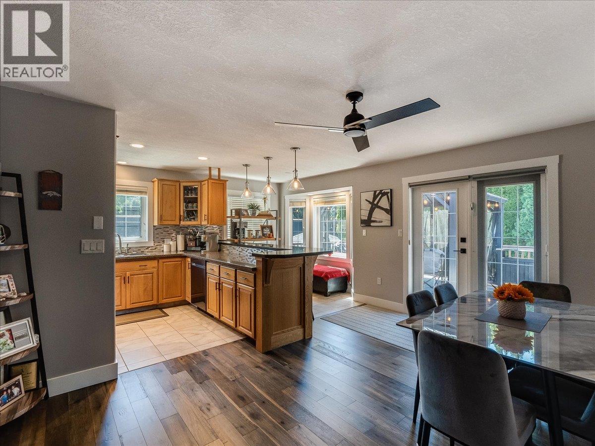 900 7th Street, Montrose, British Columbia  V0G 1P0 - Photo 17 - 10398896