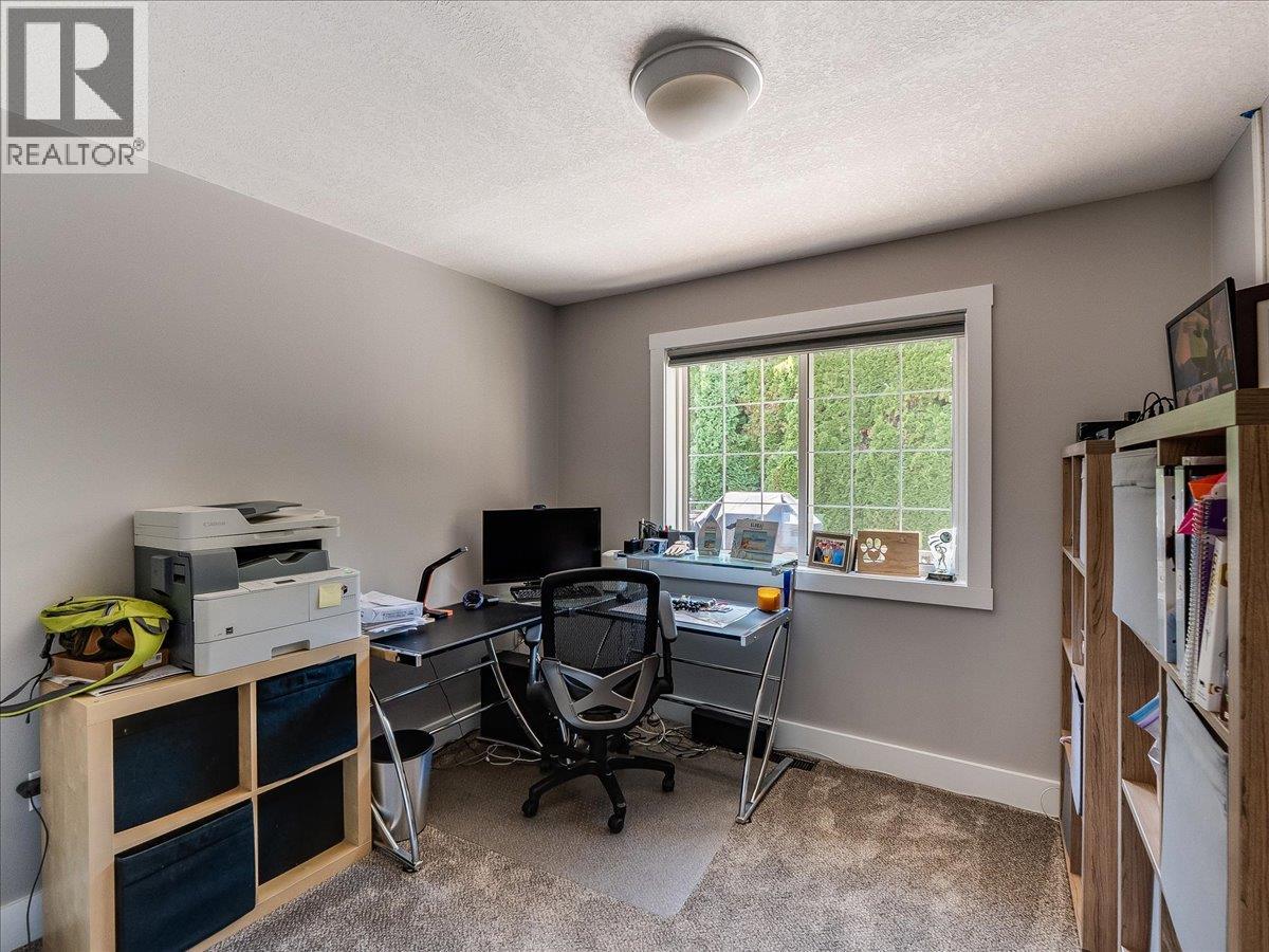 900 7th Street, Montrose, British Columbia  V0G 1P0 - Photo 26 - 10398896