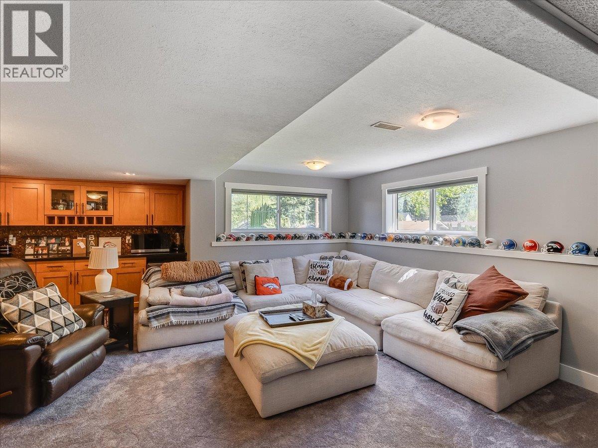 900 7th Street, Montrose, British Columbia  V0G 1P0 - Photo 31 - 10398896