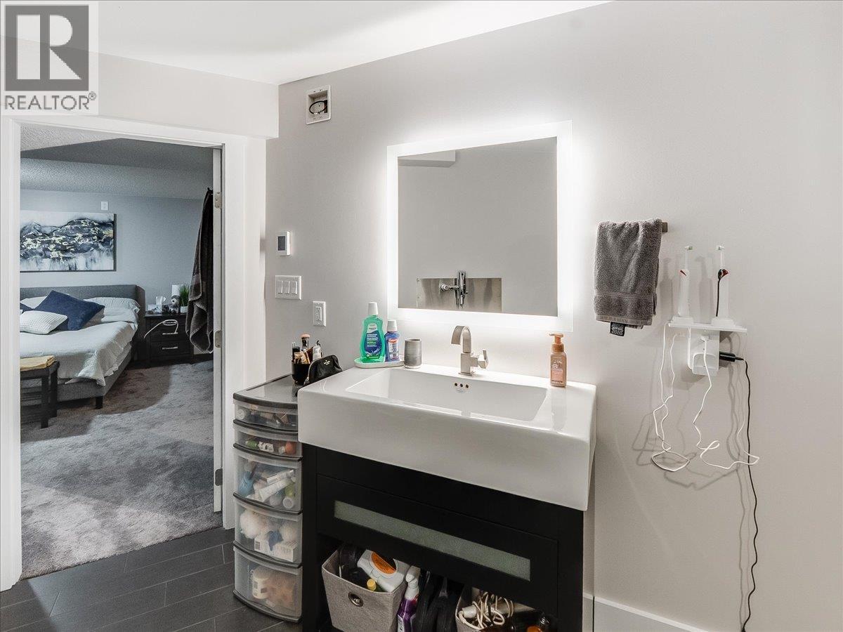 900 7th Street, Montrose, British Columbia  V0G 1P0 - Photo 40 - 10398896