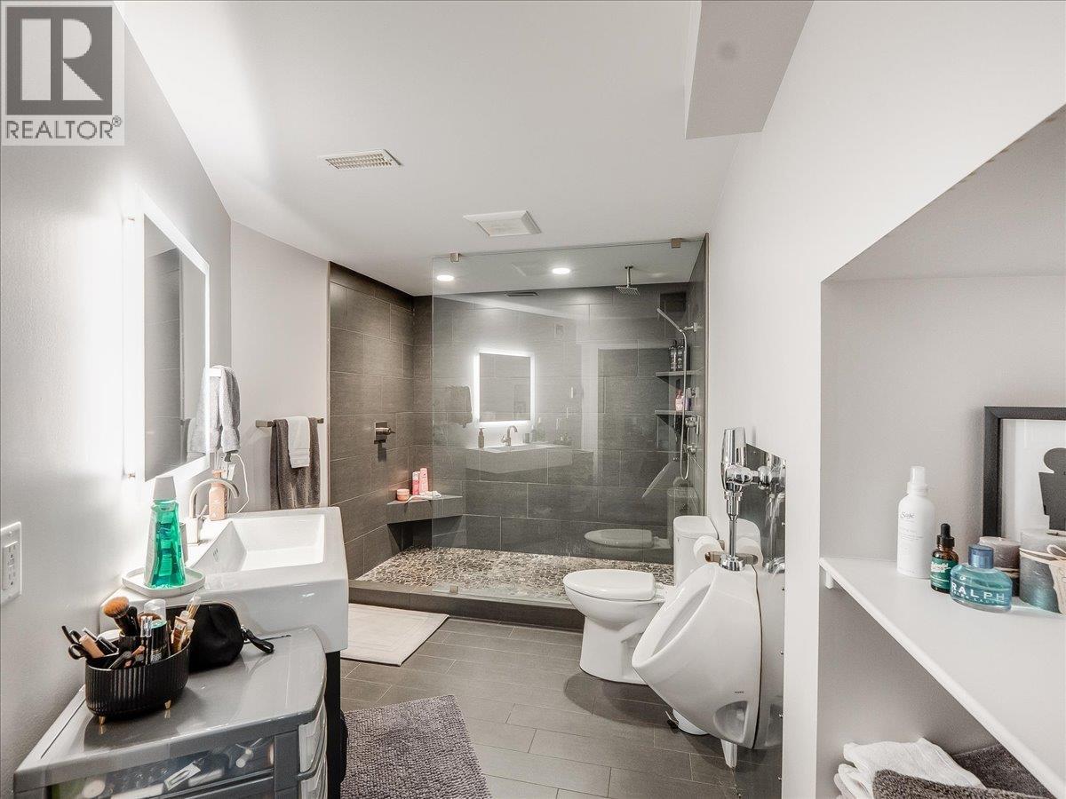 900 7th Street, Montrose, British Columbia  V0G 1P0 - Photo 41 - 10398896