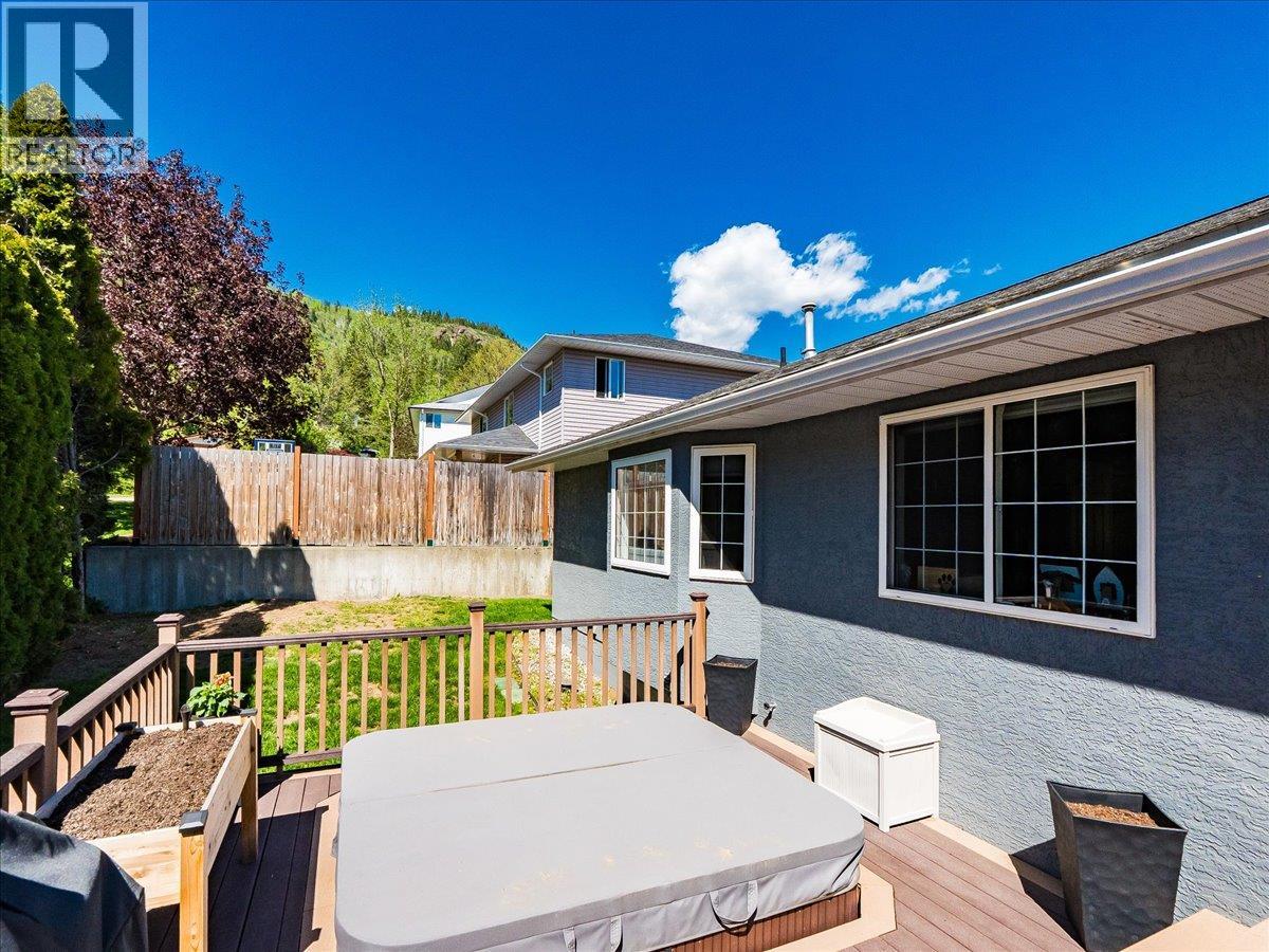 900 7th Street, Montrose, British Columbia  V0G 1P0 - Photo 50 - 10398896