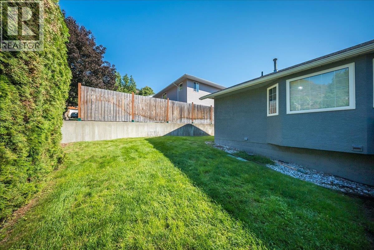 900 7th Street, Montrose, British Columbia  V0G 1P0 - Photo 52 - 10398896