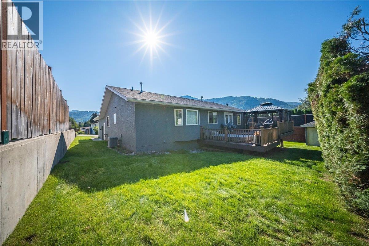 900 7th Street, Montrose, British Columbia  V0G 1P0 - Photo 53 - 10398896