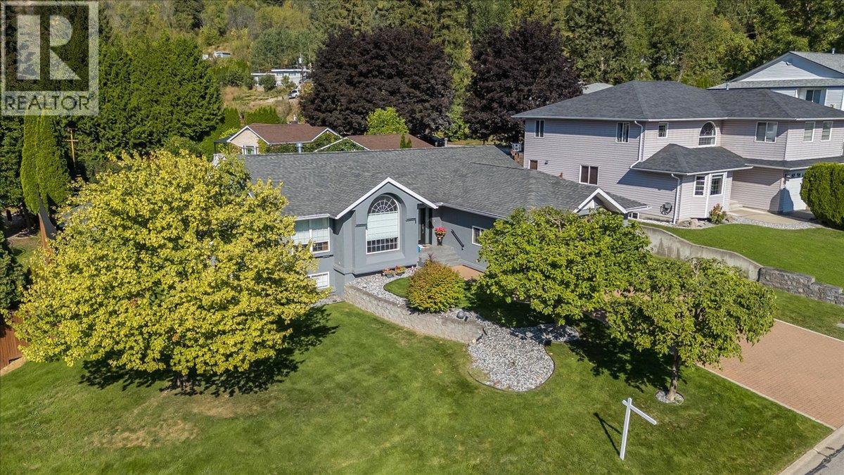 900 7th Street, Montrose, British Columbia  V0G 1P0 - Photo 57 - 10398896