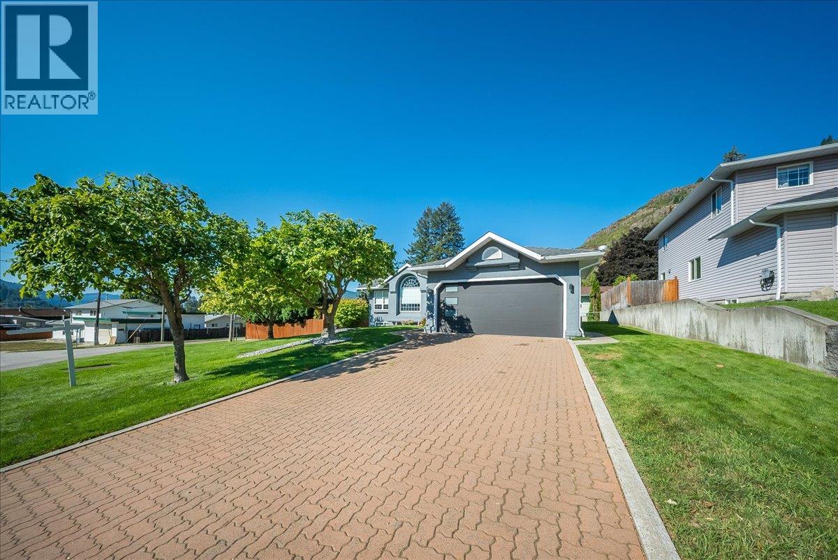 900 7th Street, Montrose, British Columbia  V0G 1P0 - Photo 59 - 10398896