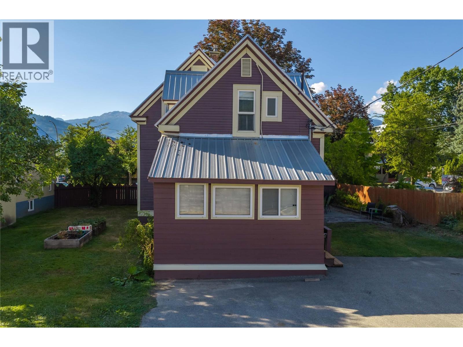 408 & 410 Mackenzie Avenue, Revelstoke, British Columbia  V0E 2S0 - Photo 13 - 10398819
