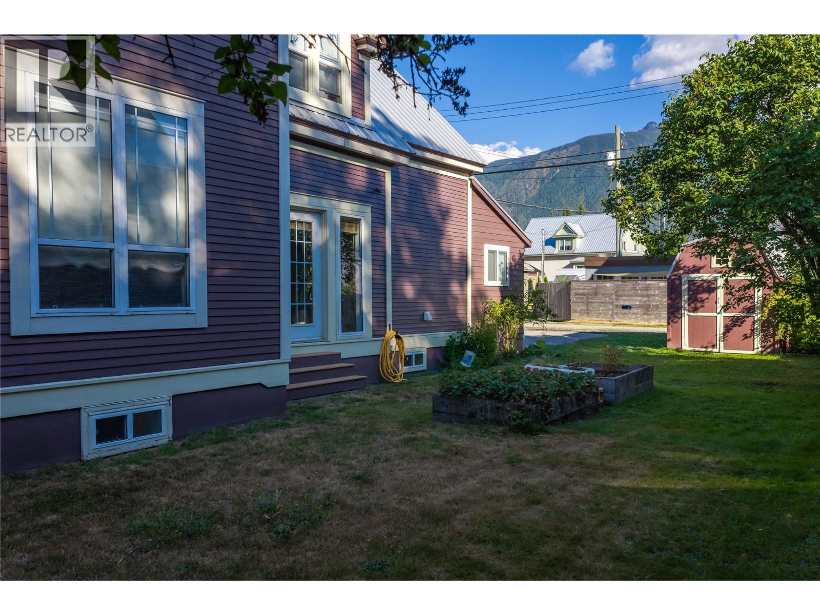 408 & 410 Mackenzie Avenue, Revelstoke, British Columbia  V0E 2S0 - Photo 16 - 10398819