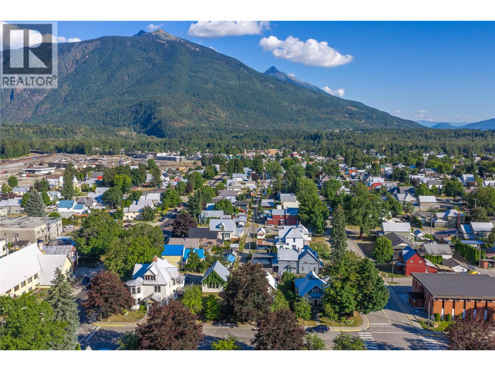 408 & 410 Mackenzie Avenue, Revelstoke, British Columbia  V0E 2S0 - Photo 49 - 10398819