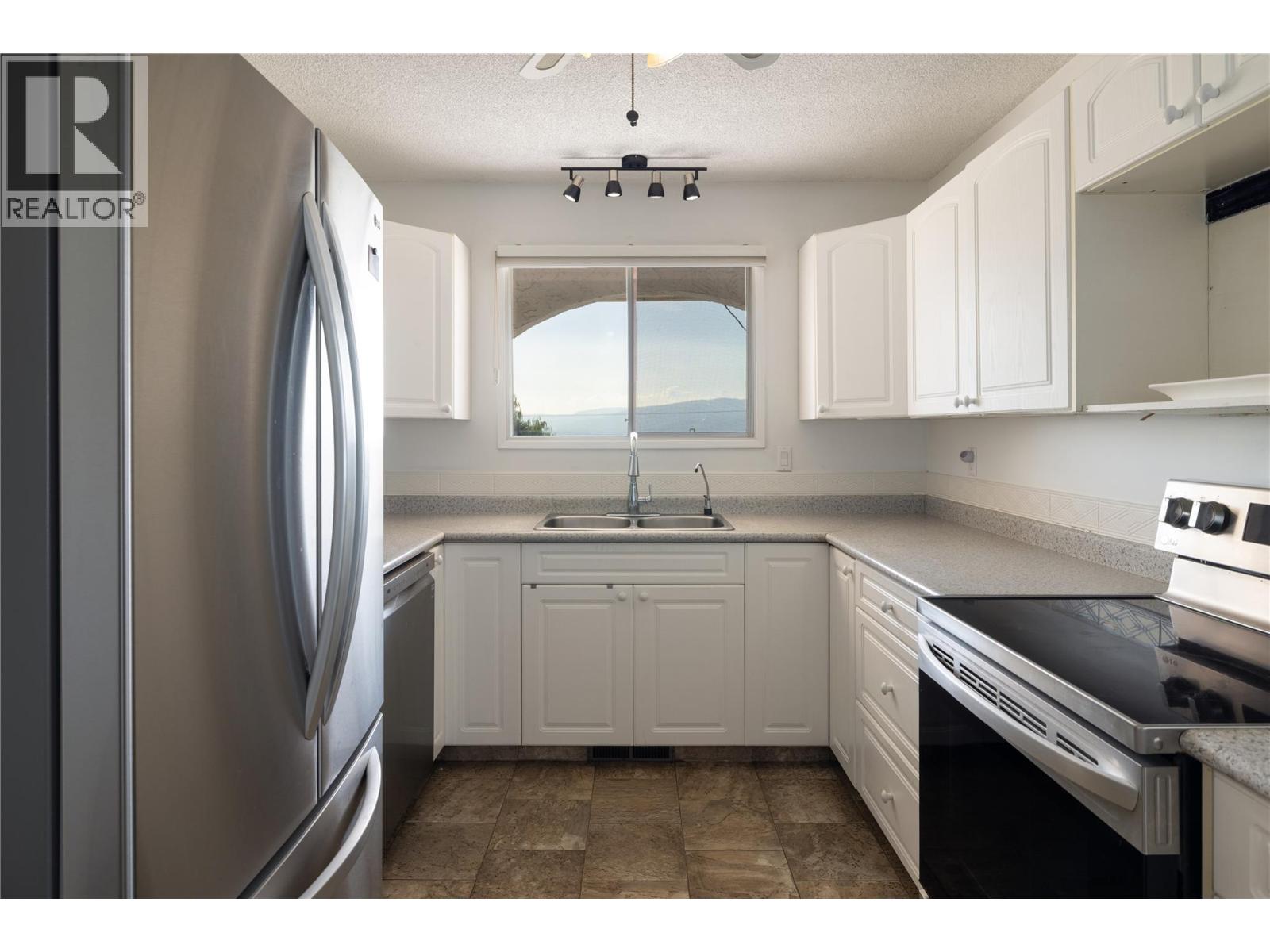 1035 Toovey Road, Kelowna, British Columbia  V1X 6R2 - Photo 3 - 10398477