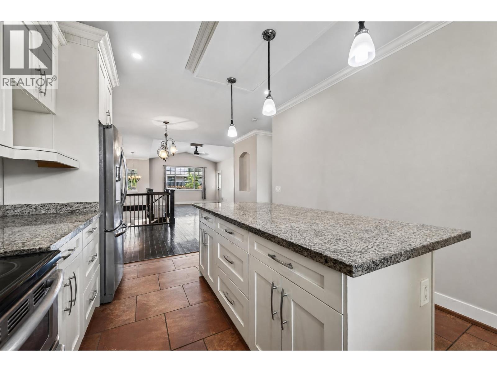 885 Georgeann Road, Kamloops, British Columbia  V2B 6H9 - Photo 11 - 10398872