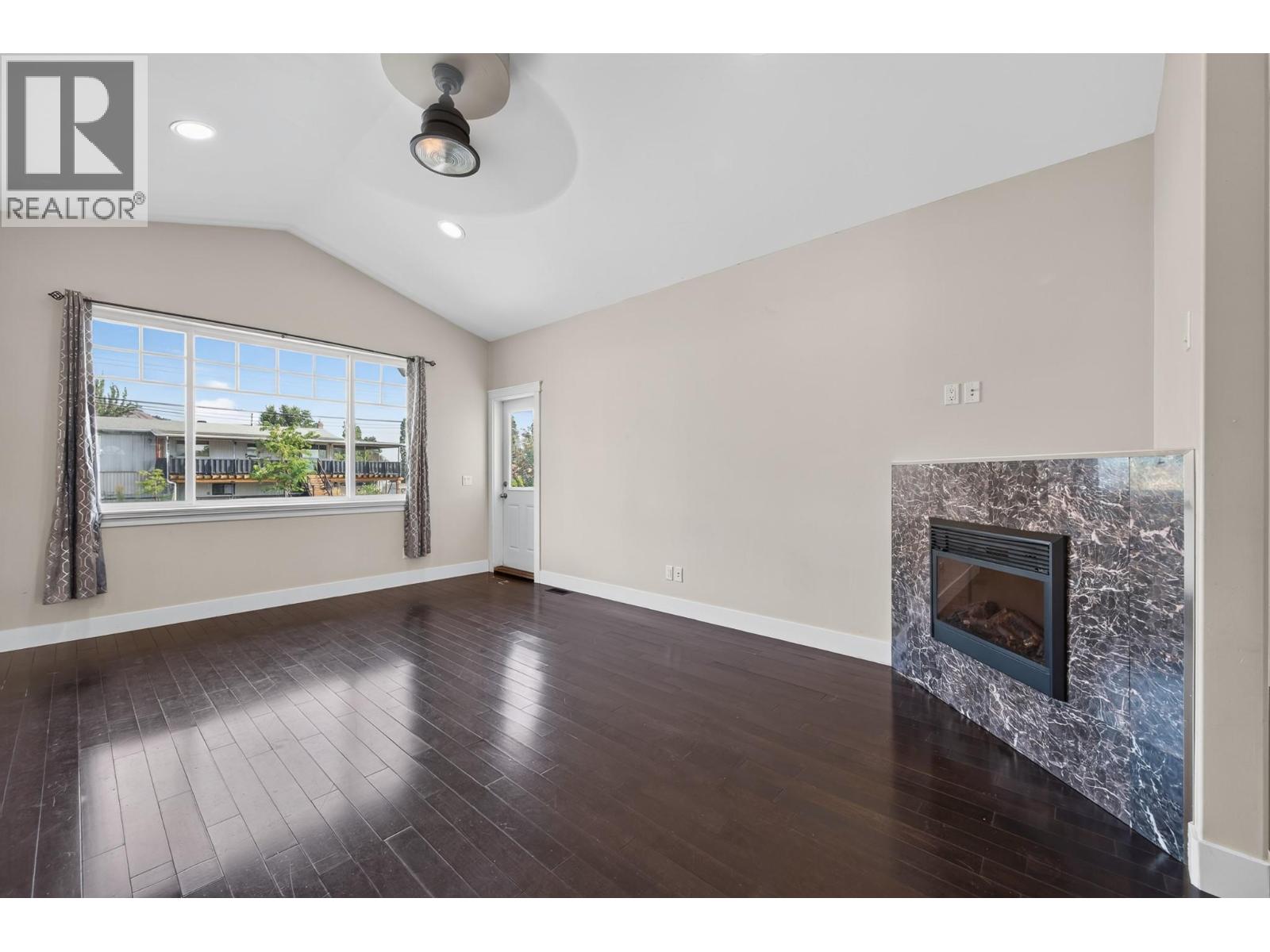 885 Georgeann Road, Kamloops, British Columbia  V2B 6H9 - Photo 4 - 10398872
