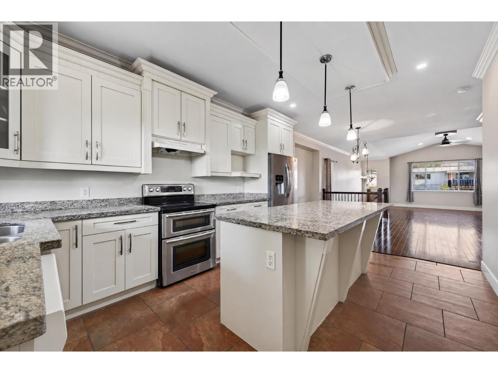 885 Georgeann Road, Kamloops, British Columbia  V2B 6H9 - Photo 9 - 10398872
