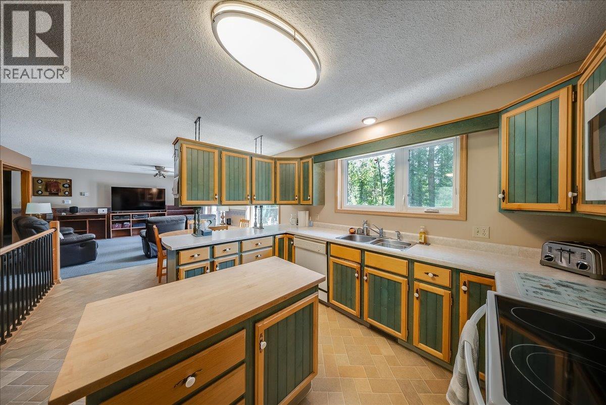 317 Rose Road, Salmo, British Columbia  V0G 1Z0 - Photo 9 - 10398764