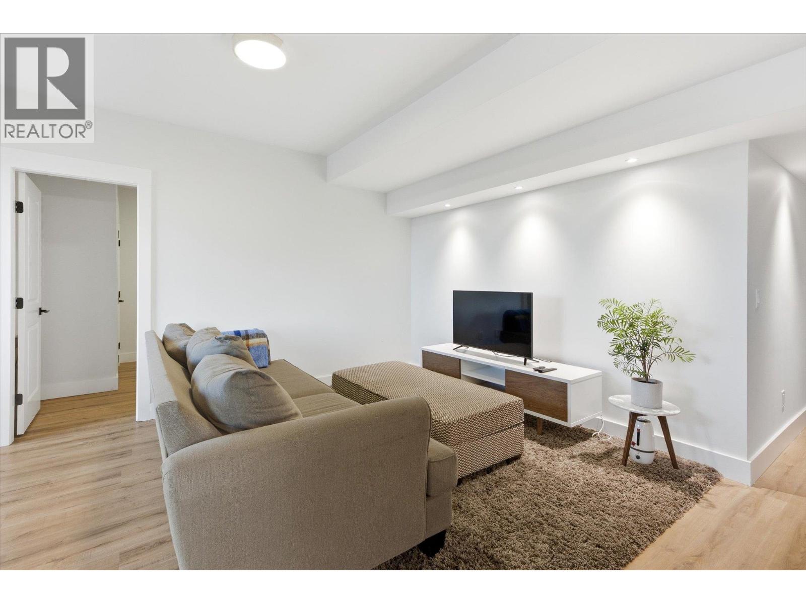 1160 Goldfinch Place, Kelowna, British Columbia  V1W 5M1 - Photo 43 - 10398822