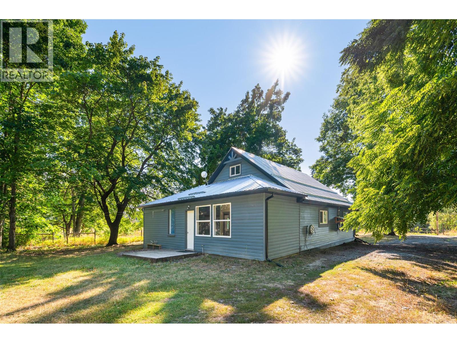 4638 Samuelson Road, Canyon, British Columbia  V0B 1C1 - Photo 3 - 10398870