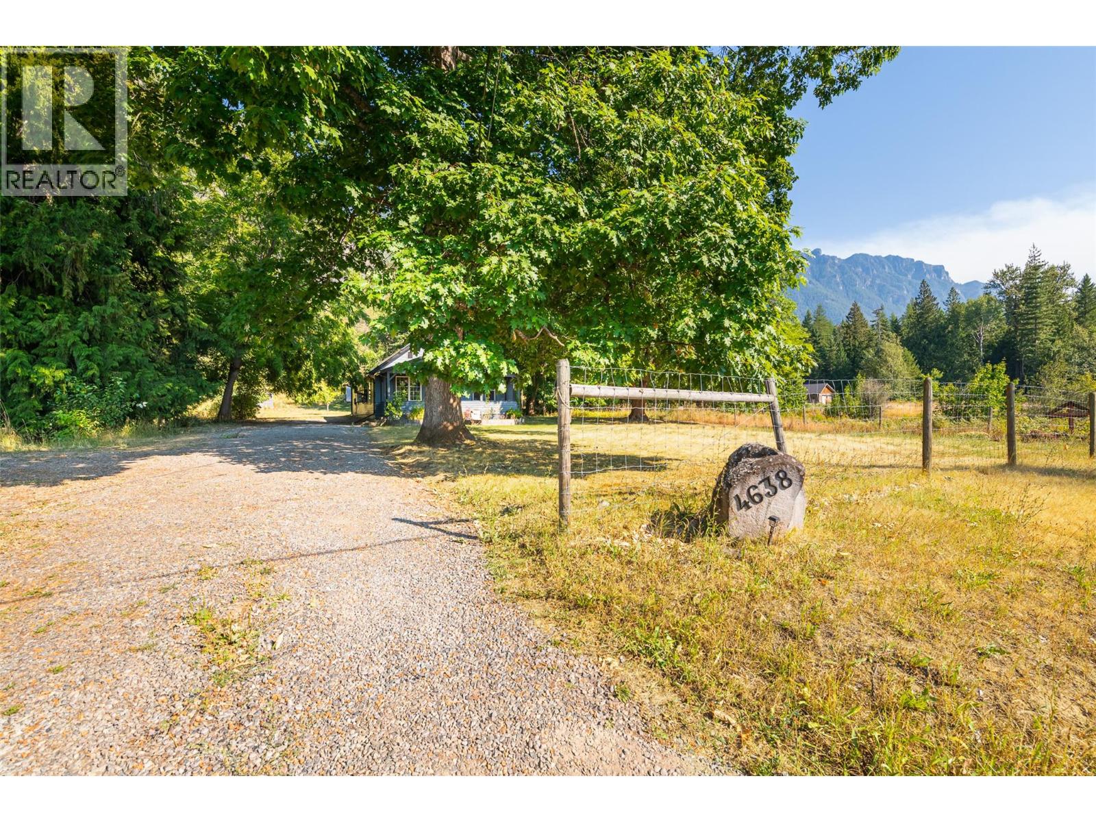 4638 Samuelson Road, Canyon, British Columbia  V0B 1C1 - Photo 5 - 10398870
