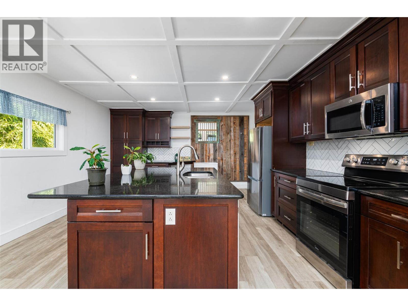 4638 Samuelson Road, Canyon, British Columbia  V0B 1C1 - Photo 9 - 10398870