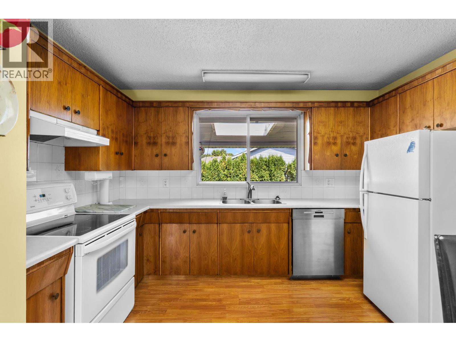 470 Eugene Road, Kelowna, British Columbia  V1X 2M4 - Photo 5 - 10398709