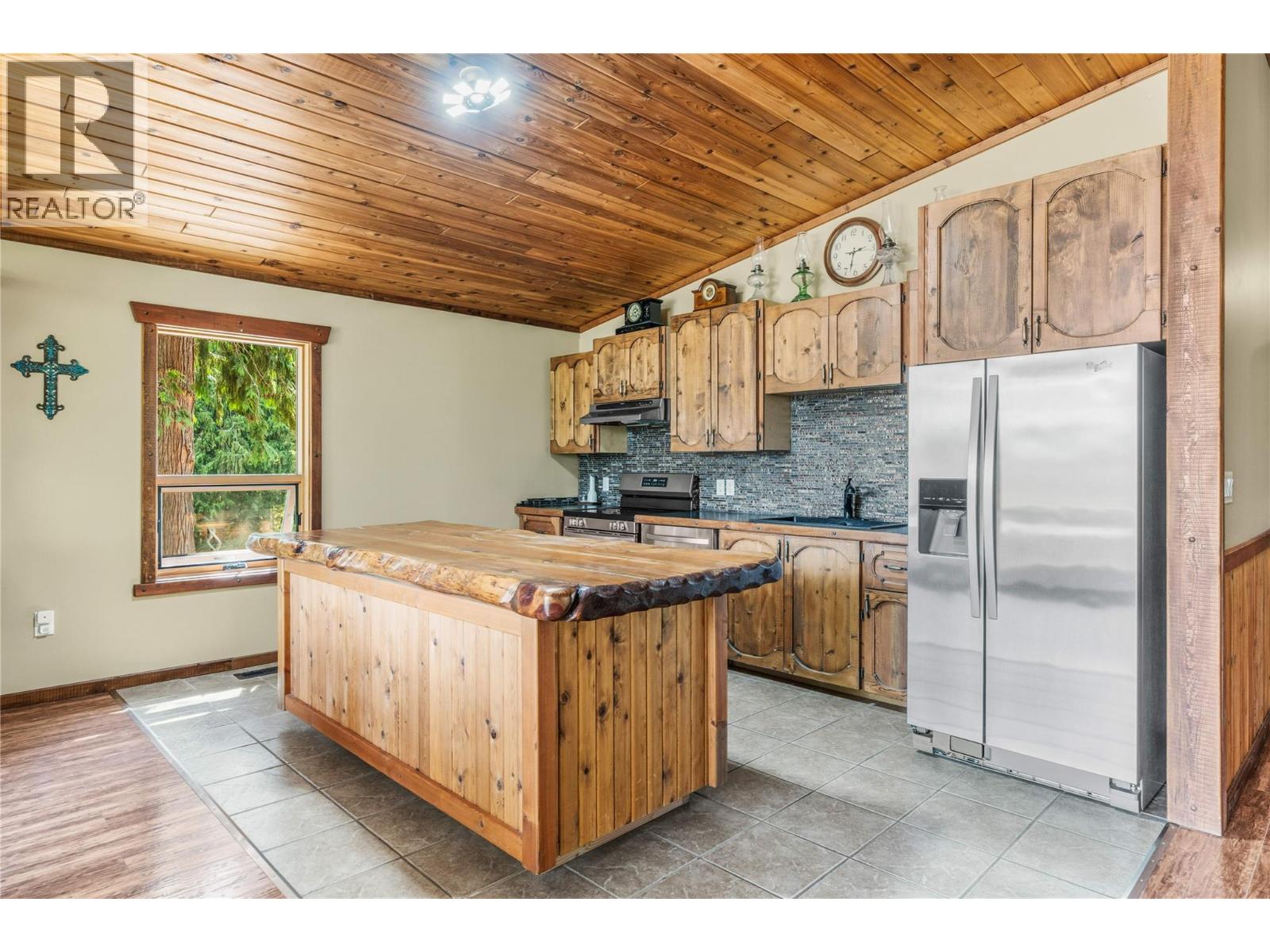 2280 Deep Creek Road, Enderby, British Columbia  V4Y 4J3 - Photo 13 - 10397739