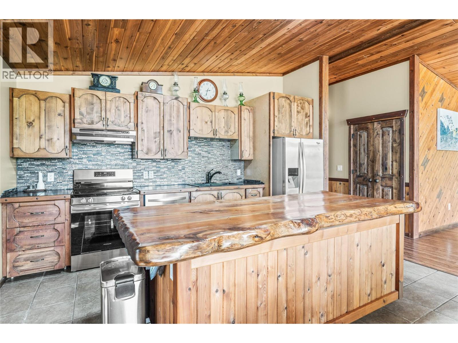 2280 Deep Creek Road, Enderby, British Columbia  V4Y 4J3 - Photo 15 - 10397739