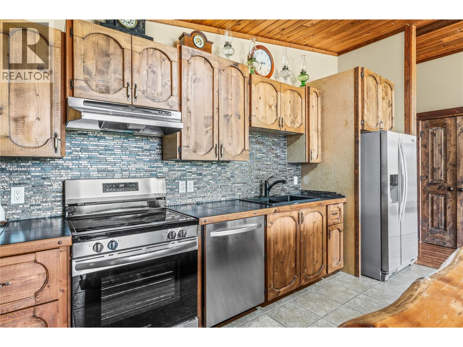 2280 Deep Creek Road, Enderby, British Columbia  V4Y 4J3 - Photo 16 - 10397739