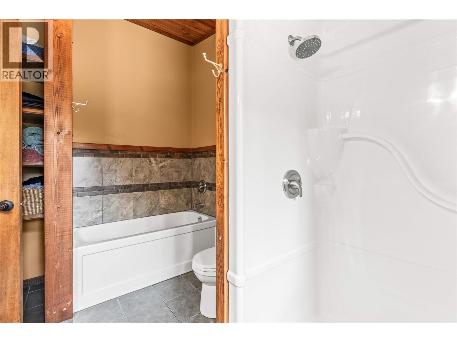 2280 Deep Creek Road, Enderby, British Columbia  V4Y 4J3 - Photo 31 - 10397739