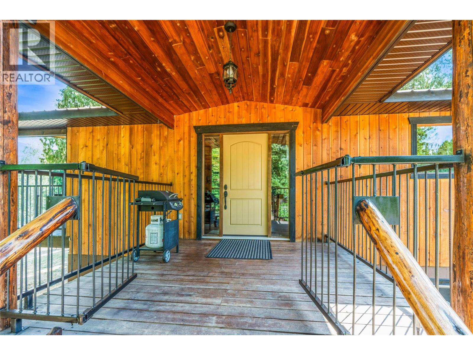 2280 Deep Creek Road, Enderby, British Columbia  V4Y 4J3 - Photo 7 - 10397739