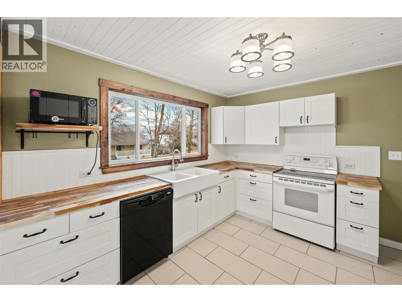 6470 Hollow Street, Oliver, British Columbia  V0H 1T0 - Photo 5 - 10398765