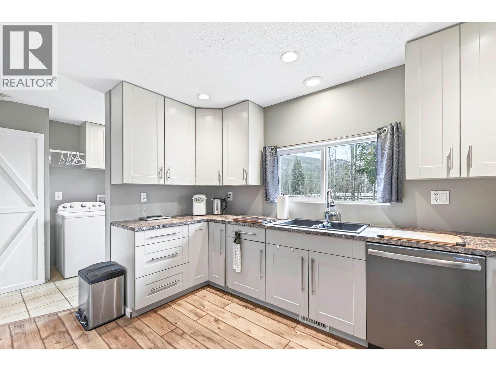 170 Jenkins Road, Clearwater, British Columbia  V0E 1N2 - Photo 7 - 10398976