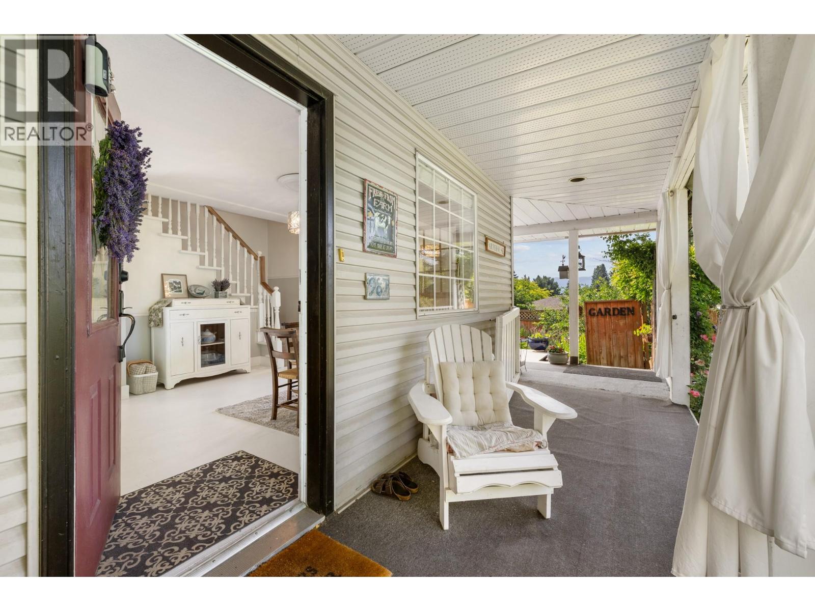 987 Garland Street, Kelowna, British Columbia  V1Y 3M9 - Photo 2 - 10398772