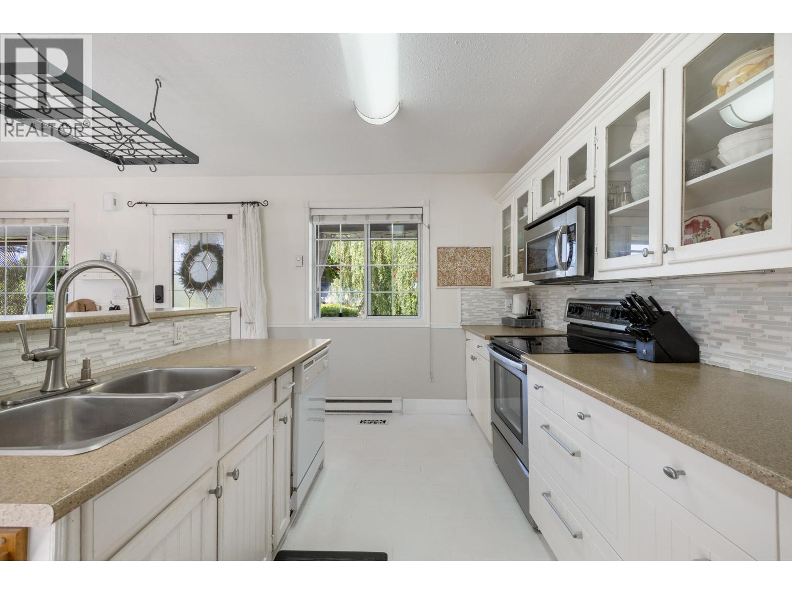 987 Garland Street, Kelowna, British Columbia  V1Y 3M9 - Photo 4 - 10398772