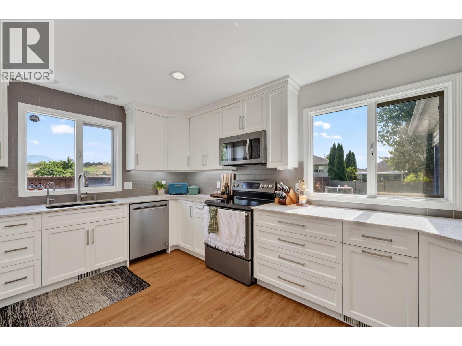 2054 Aster Road, Kelowna, British Columbia  V1V 1P4 - Photo 10 - 10398953