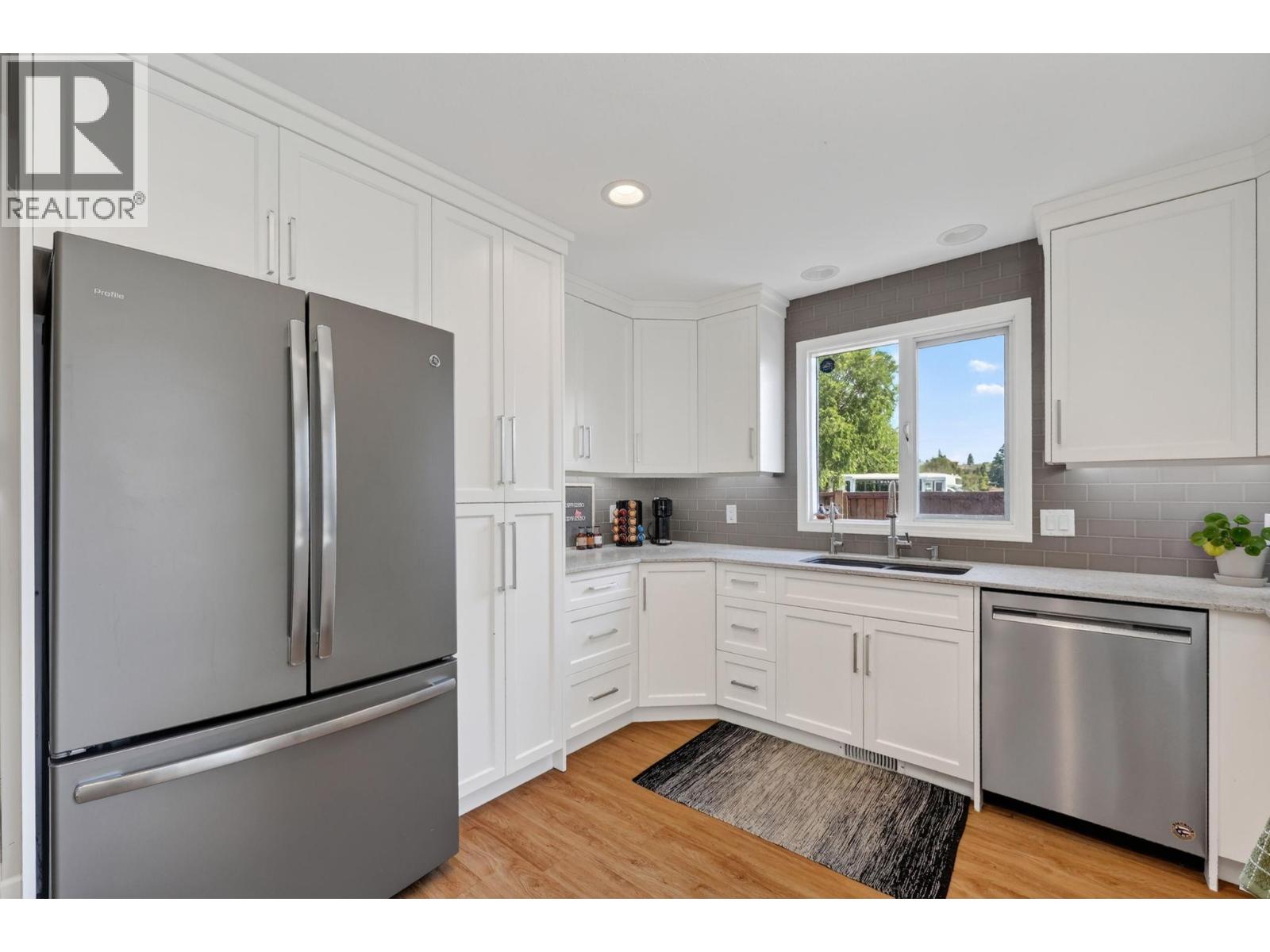 2054 Aster Road, Kelowna, British Columbia  V1V 1P4 - Photo 11 - 10398953
