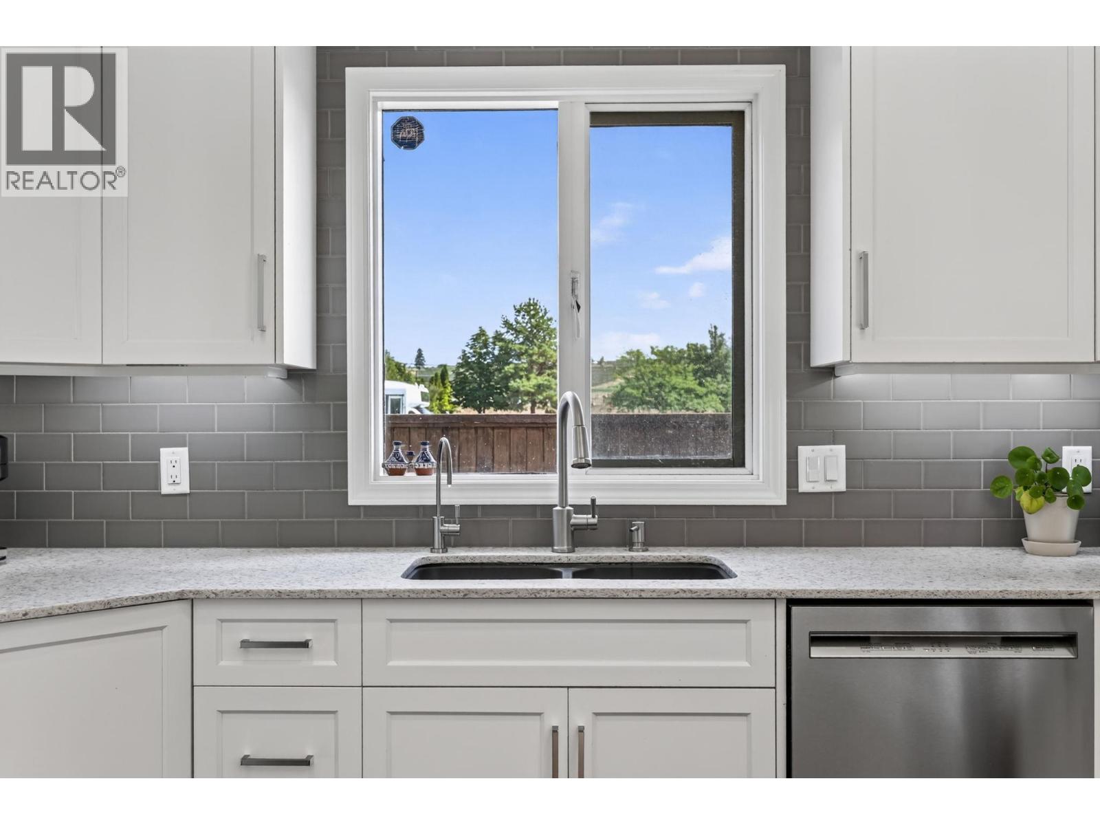 2054 Aster Road, Kelowna, British Columbia  V1V 1P4 - Photo 12 - 10398953
