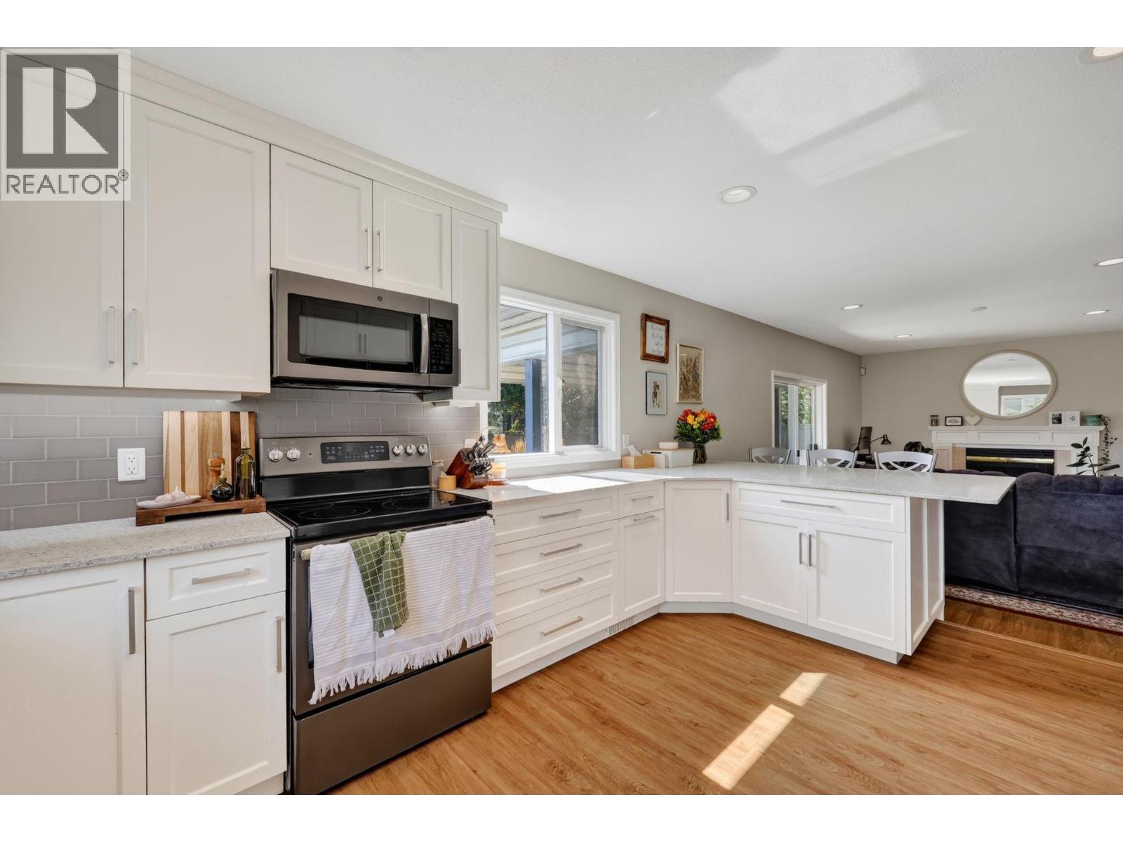 2054 Aster Road, Kelowna, British Columbia  V1V 1P4 - Photo 13 - 10398953
