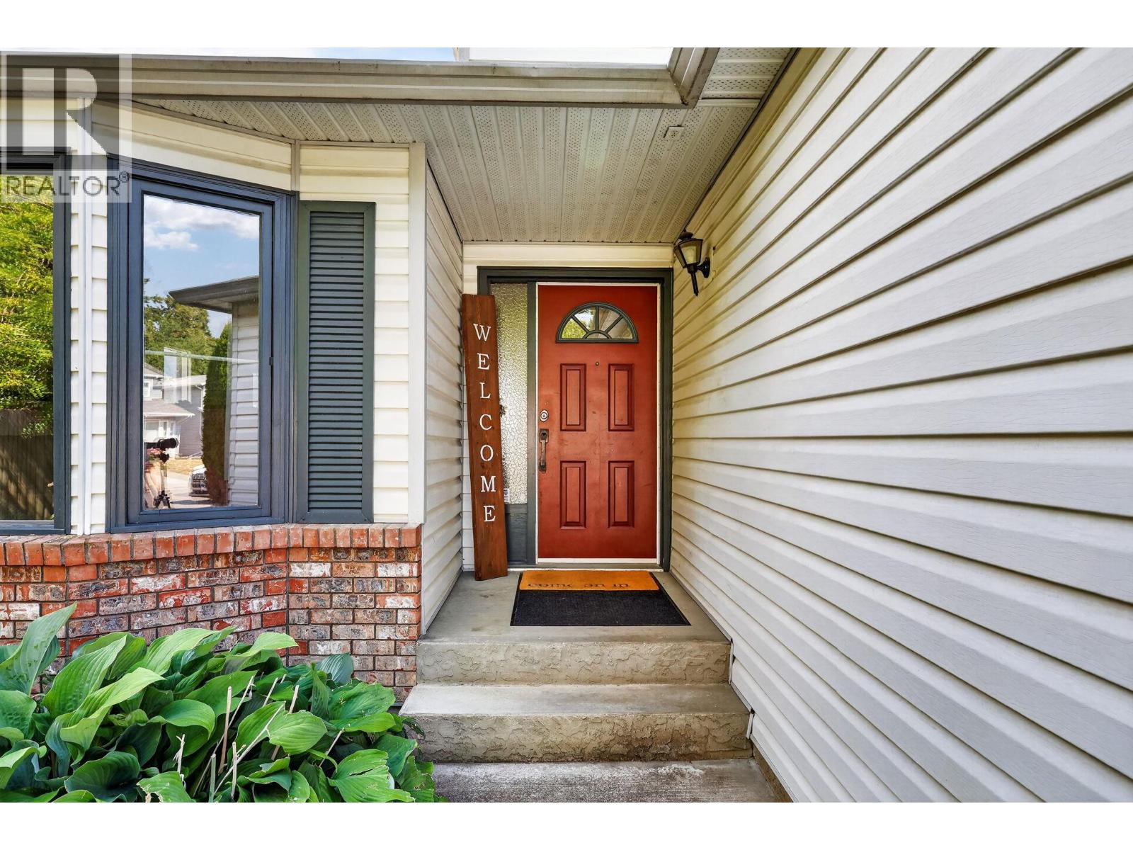 2054 Aster Road, Kelowna, British Columbia  V1V 1P4 - Photo 3 - 10398953