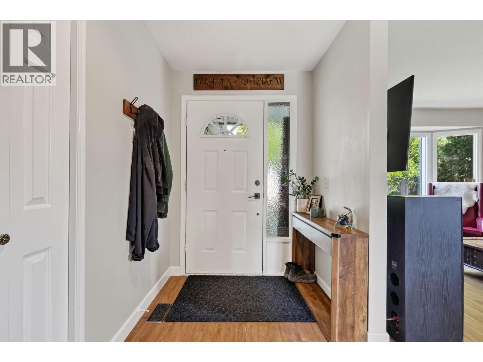 2054 Aster Road, Kelowna, British Columbia  V1V 1P4 - Photo 4 - 10398953