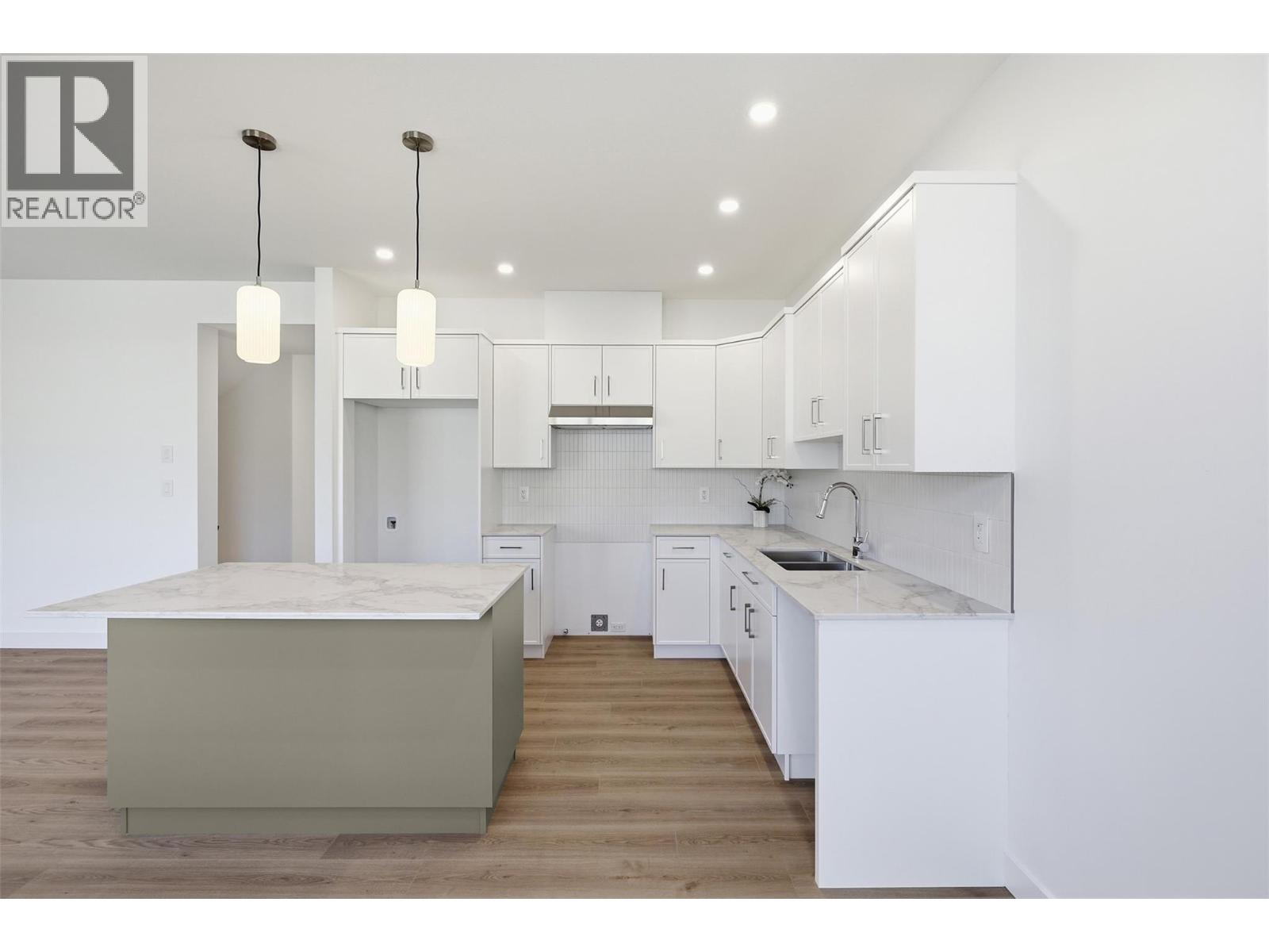2050 Grasslands Boulevard Unit# 146, Kamloops, British Columbia  V2B 0K7 - Photo 3 - 10398437