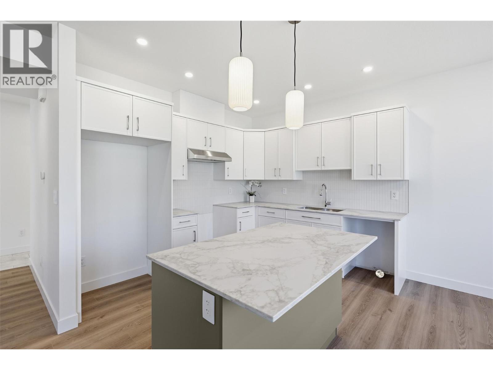 2050 Grasslands Boulevard Unit# 146, Kamloops, British Columbia  V2B 0K7 - Photo 4 - 10398437