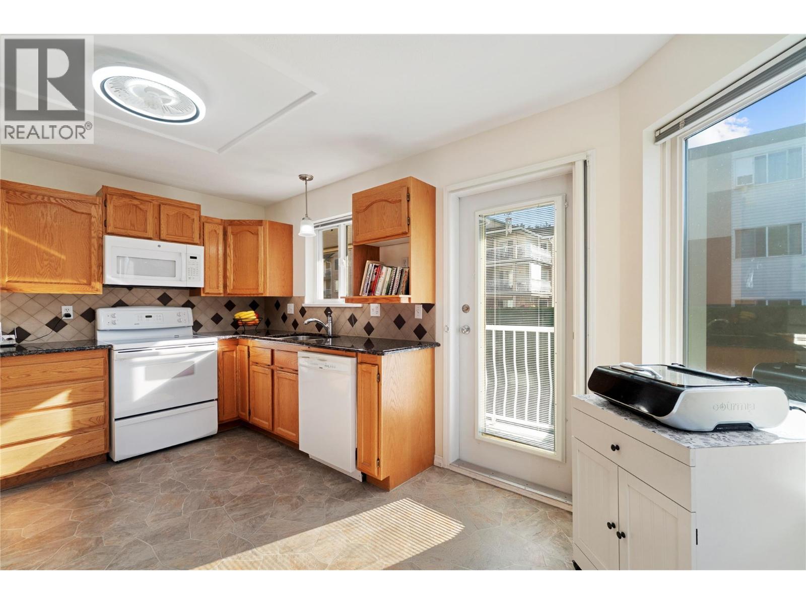 250 5 Street Se Unit# 107, Salmon Arm, British Columbia  V1E 1J8 - Photo 12 - 10398899