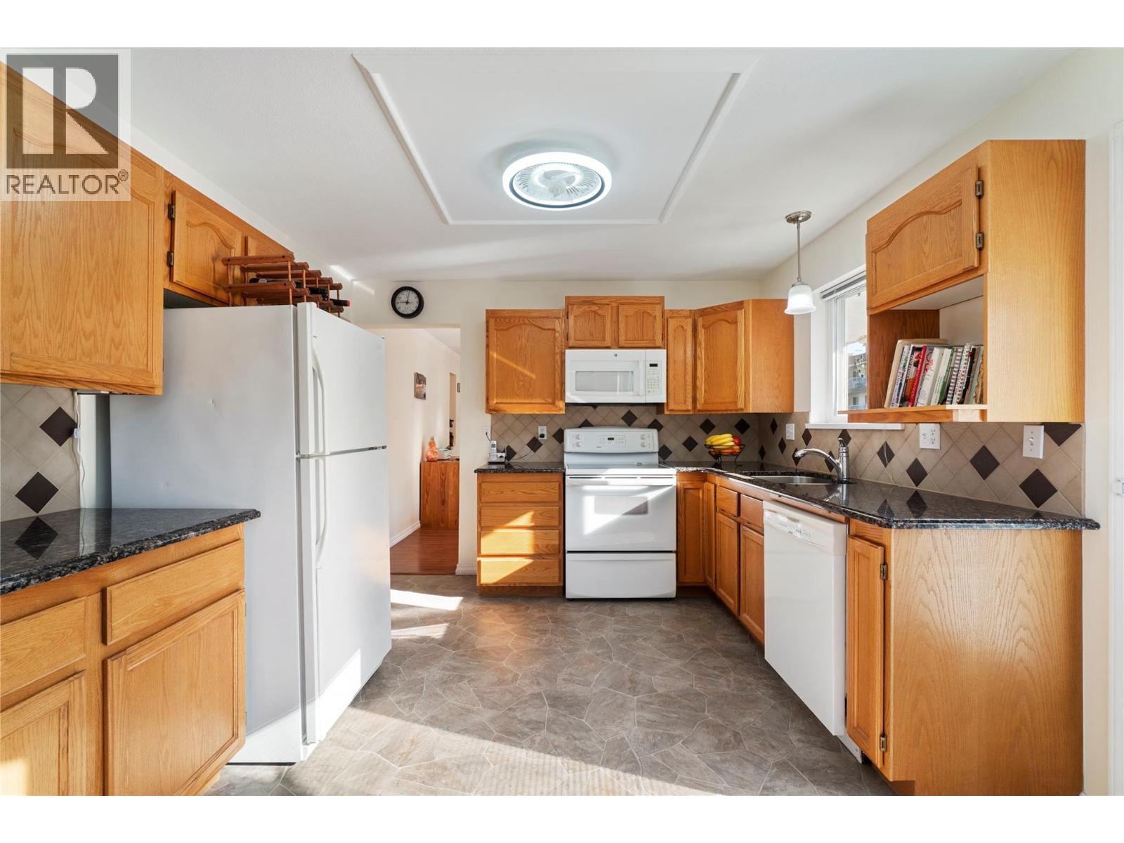 250 5 Street Se Unit# 107, Salmon Arm, British Columbia  V1E 1J8 - Photo 9 - 10398899